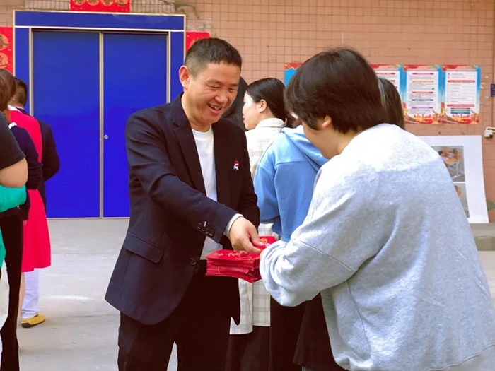 香蕉视频黄版下载安装董事长王洪贵发红包